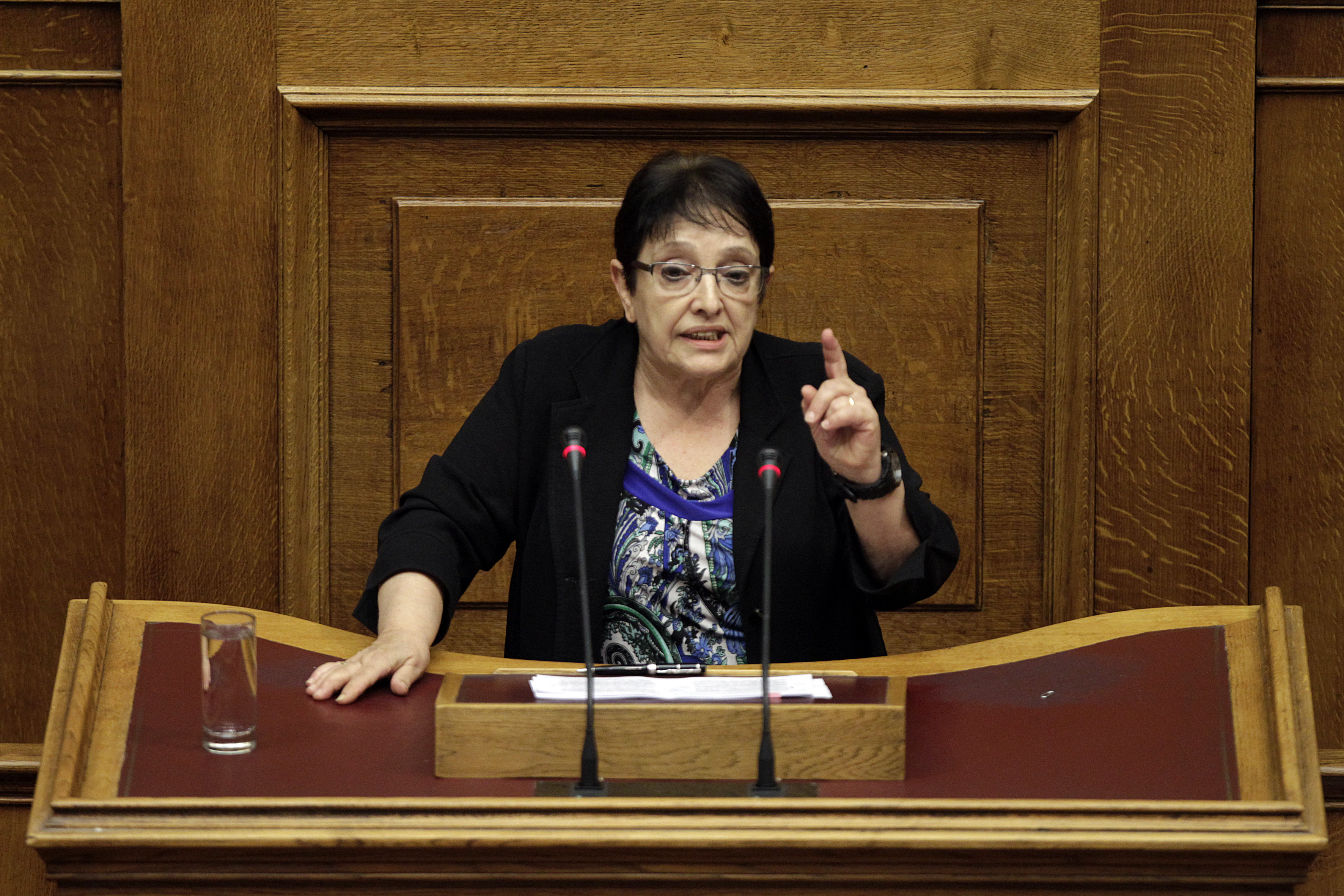 Επίθεση σε ΝΔ και ΣΥΡΙΖΑ από την Αλέκα Παπαρήγα