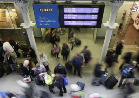 Aλλοι τρεις προληπτικά υπό παρακολούθηση για τον Eμπολα