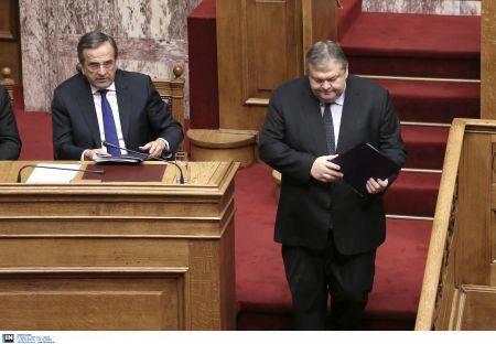 Βουλή: Πήρε την ψήφο εμπιστοσύνης η κυβέρνηση Σαμαρά – Τα διλήμματα της σύγκρουσης