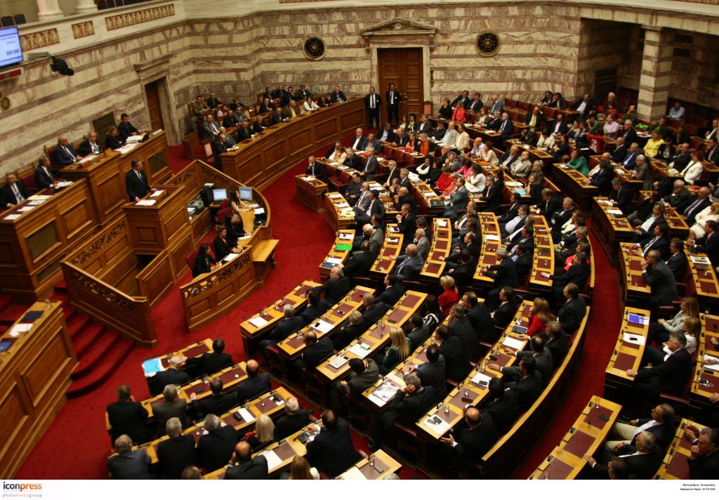 Ηλεκτρονική κάρτα θα «χτυπάνε» πλέον οι βουλευτές