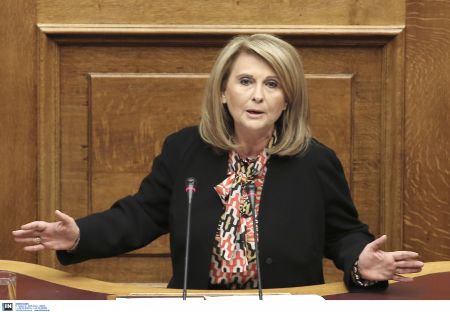 Σ. Βούλτεψη: «Η αντιπολίτευση συνδέει λανθασμένα τη χούντα με την τρόικα»