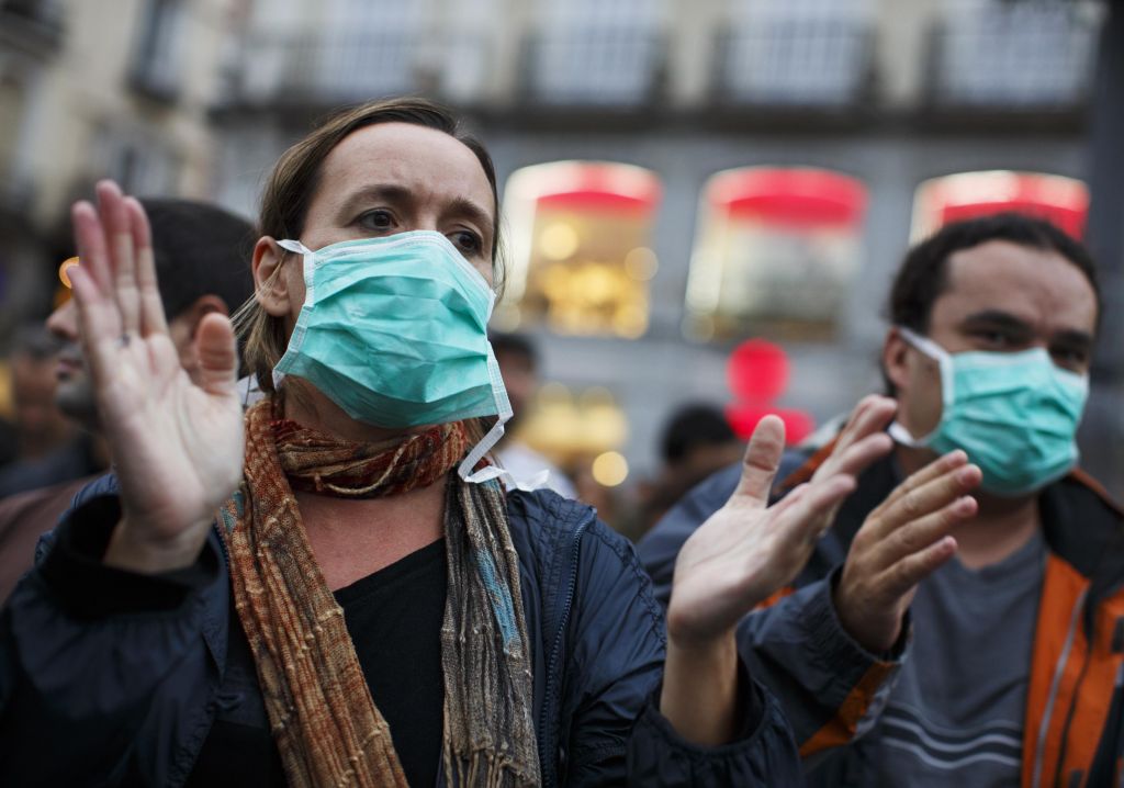 Ισπανία: Η νοσοκόμα που έχει προσβληθεί από τον ιό Έμπολα πάει καλύτερα