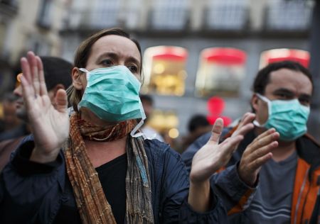 Ισπανία: Η νοσοκόμα που έχει προσβληθεί από τον ιό Έμπολα πάει καλύτερα