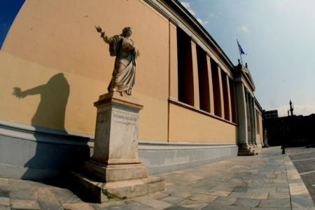 Αναπληρωτής πρύτανης ΕΚΠΑ: Κάντε οικονομία σε φως,νερό,τηλέφωνο