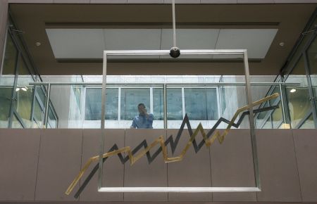 Η αγωνία για την επόμενη ημέρα έστειλε το Χρηματιστήριο κάτω από τις 1000 μονάδες και τα spreads στα ύψη