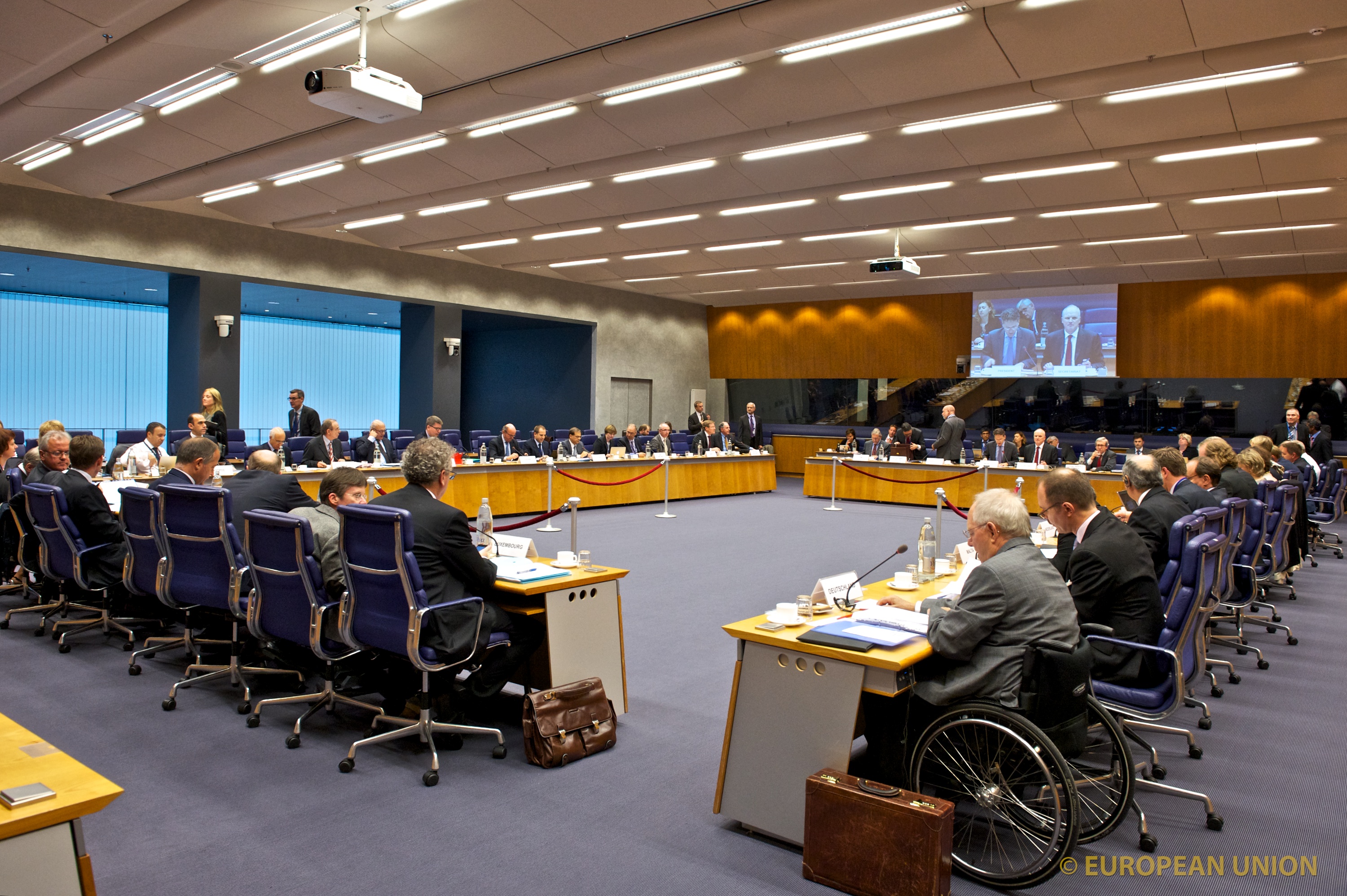 Στο Eurogroup τα χαρακτηριστικά της προληπτικής γραμμής στήριξης της ελληνικής οικονομίας
