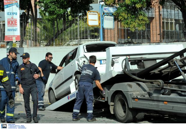 Two people killed after car crashes into kiosk on Petrou Ralli Avenue | tovima.gr