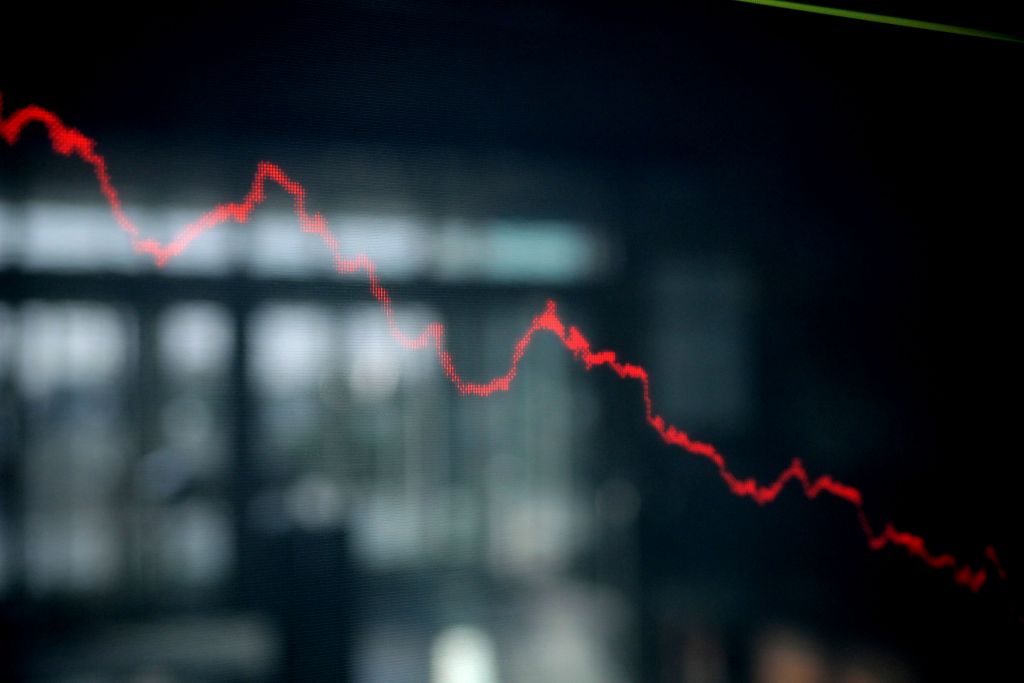 WSJ: Η αδυναμία σταθερής χρηματοδότησης πλήττει την Ελλάδα