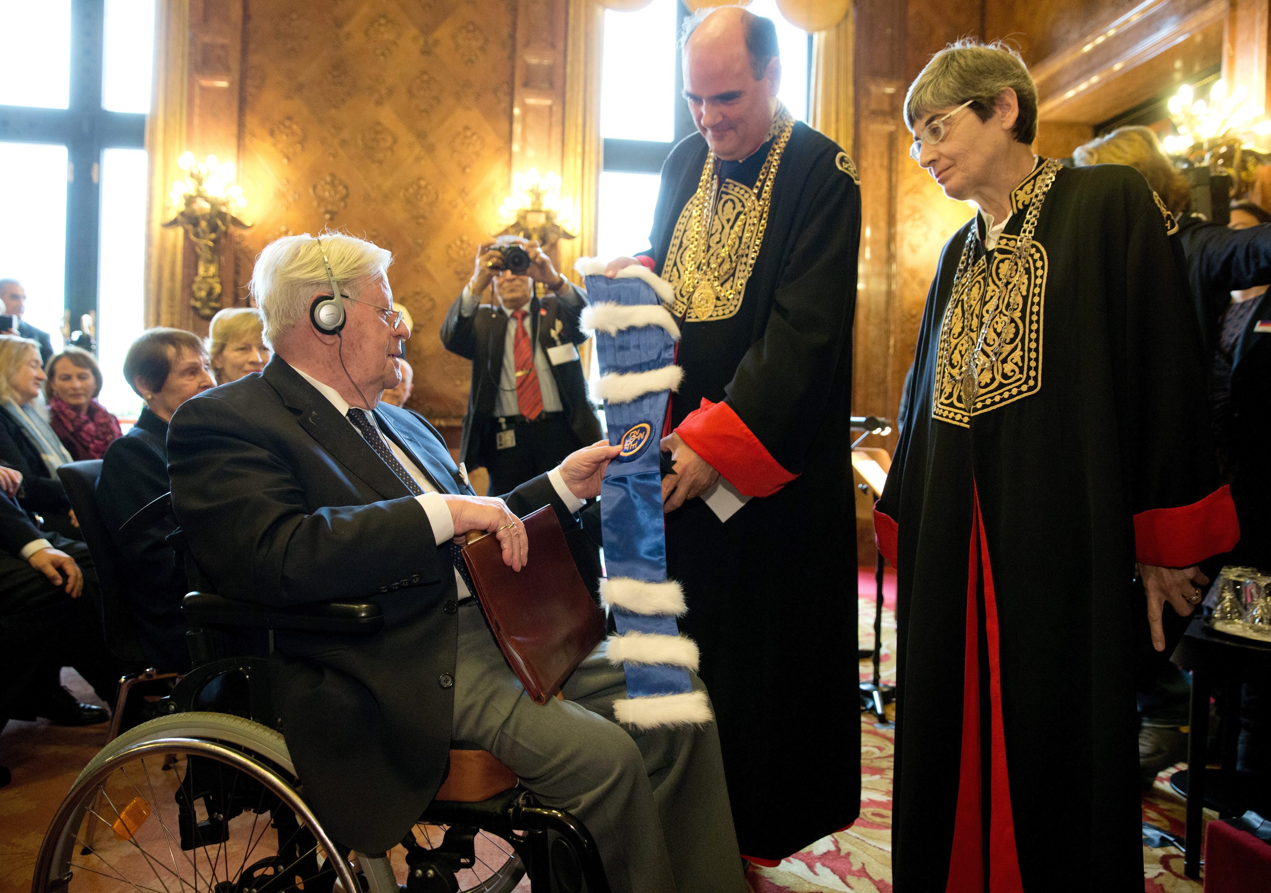 Επίτιμος διδάκτωρ του Πανεπιστημίου Αθηνών ο Χέλμουτ Σμιτ