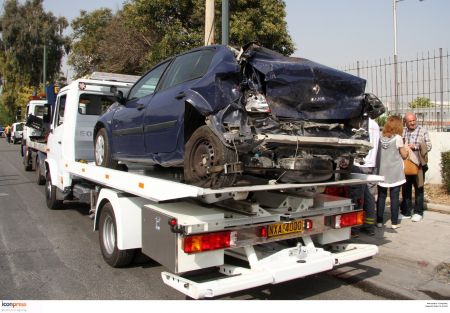 Τροχαία σε Μενίδι και Αρκαδία με δύο νεαρούς νεκρούς