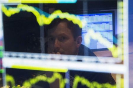 «Βαθύ κόκκινο» στη Γουόλ Στριτ, πτώση της απόδοσης του 10ετούς