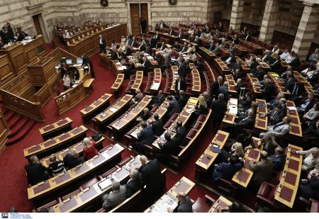 ΣΥΡΙΖΑ:Η κυβέρνηση προωθεί μόνιμο μηχανισμό μείωσης συντάξεων