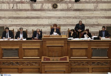 Βουλή: Καυγάς Χρυσής Αυγής – ΝΔ για τον Ελευθέριο Βενιζέλο