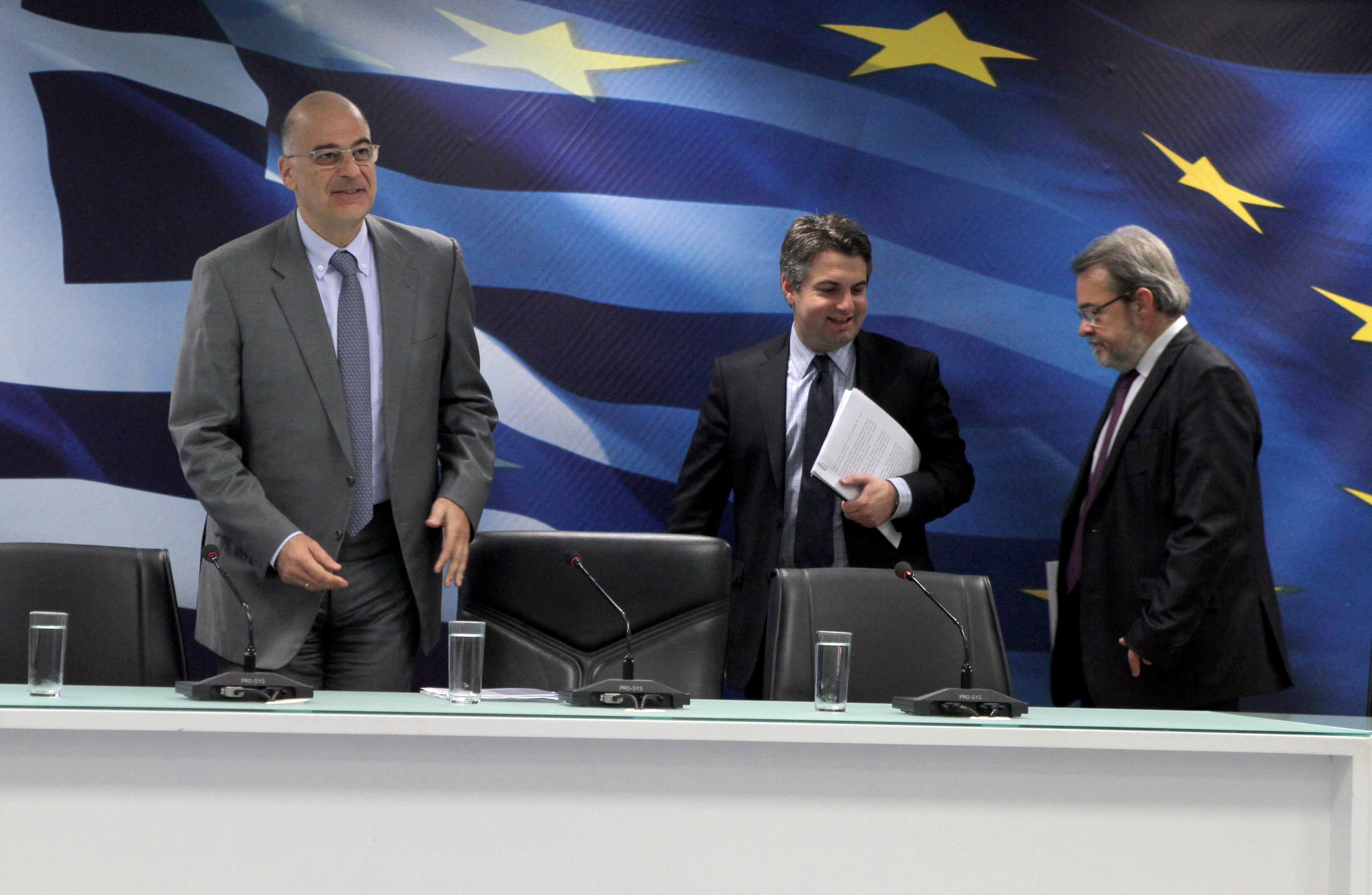 Δένδιας: «Ως τα μέσα Νοεμβρίου η συμφωνία με την τρόϊκα για τα κόκκινα δάνεια»