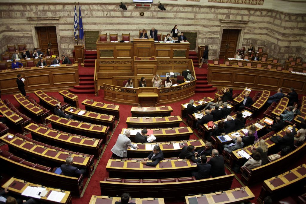 Ψάχνουν εννέα για να φτάσουν τους 180 βουλευτές