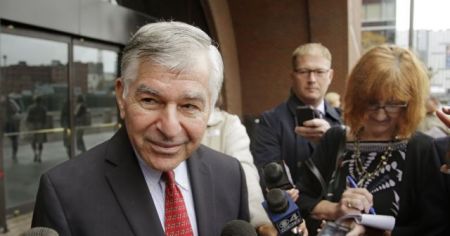 Μάικλ Δουκάκης: «Η Ελλάδα δεν θα πάει πουθενά με μέτρα λιτότητας»