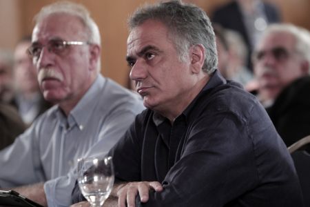Σκουρλέτης: Υπάρχει νόμος που απαγορεύει τις προσλήψεις