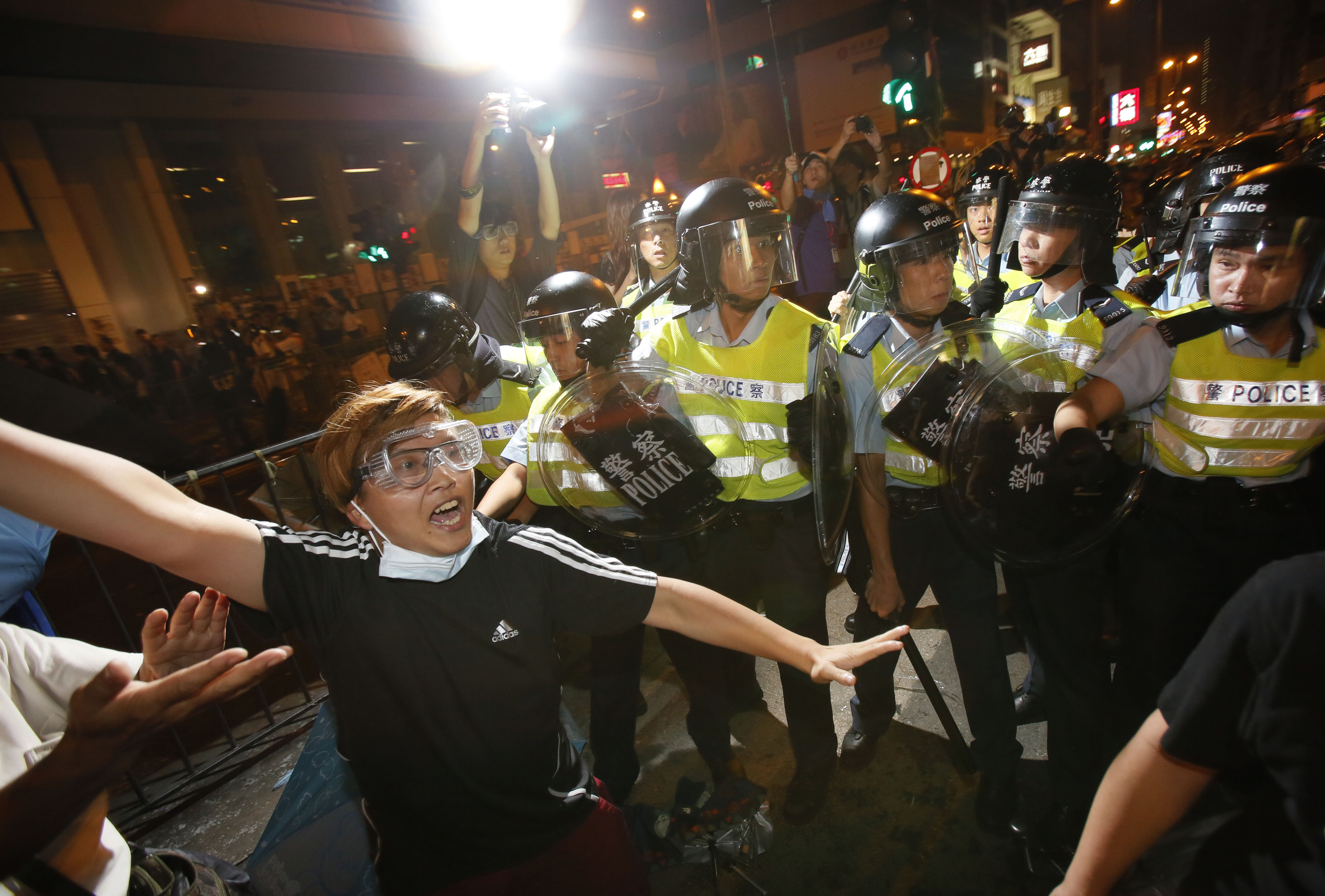 Χονγκ Κονγκ: Νέα βίαια επεισόδια με 20 τραυματίες