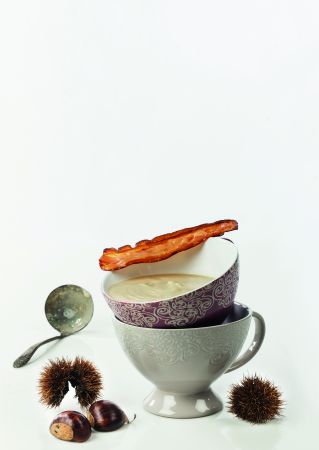 Σούπα κάστανου με τραγανό χοιρινό