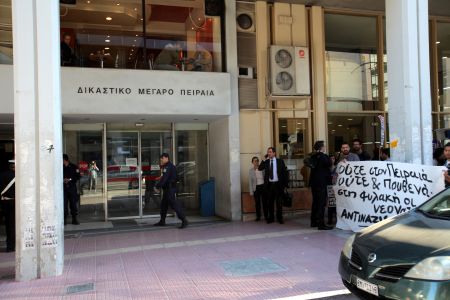 Αναβλήθηκε για τον Απρίλη του 2015 η δίκη δύο μελών της Χ.Α