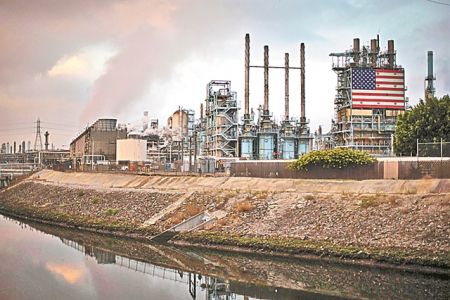 Η πολιτική καθορίζει το μέλλον (και τις τιμές) των εμπορευμάτων