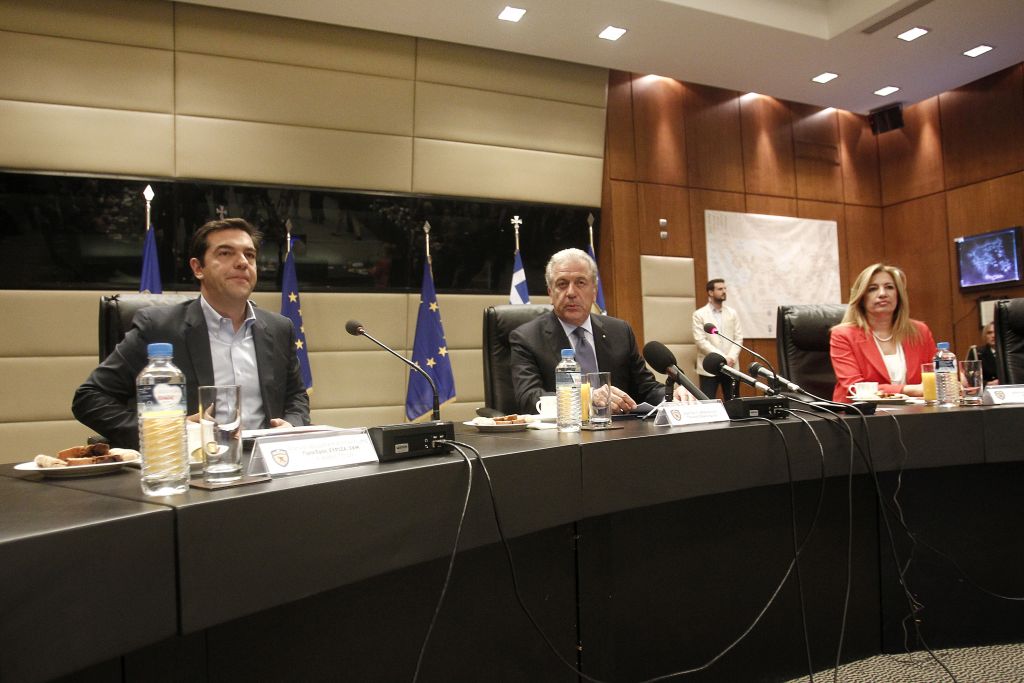 Με τιμές η υποδοχή Τσίπρα στο υπουργείο Εθνικής Άμυνας