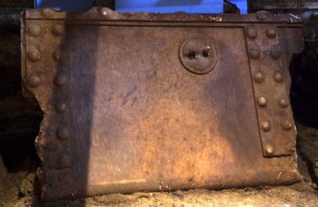 Αμφίπολη: «Κλειδί» για τα μυστικά του μνημείου το όρυγμα στον τρίτο θάλαμο