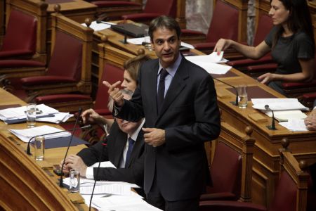 Μητσοτάκης: Να τελειώσουμε με τους αποσπασμένους στα βουλευτικά γραφεία