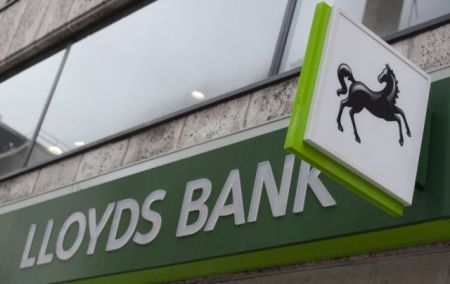 Περικοπή 9.000 θέσεων εργασίας ανακοίνωσε η Lloyds