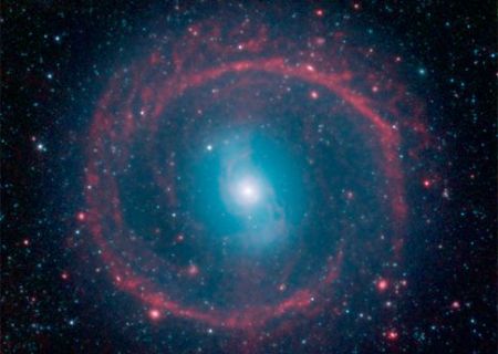 Φωτοστέφανο ζωής περιβάλλει γερασμένο γαλαξία