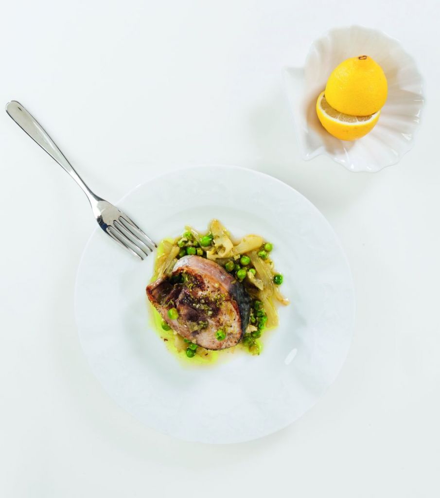 Τόνος με αρακά, λεμόνι και μάραθο 