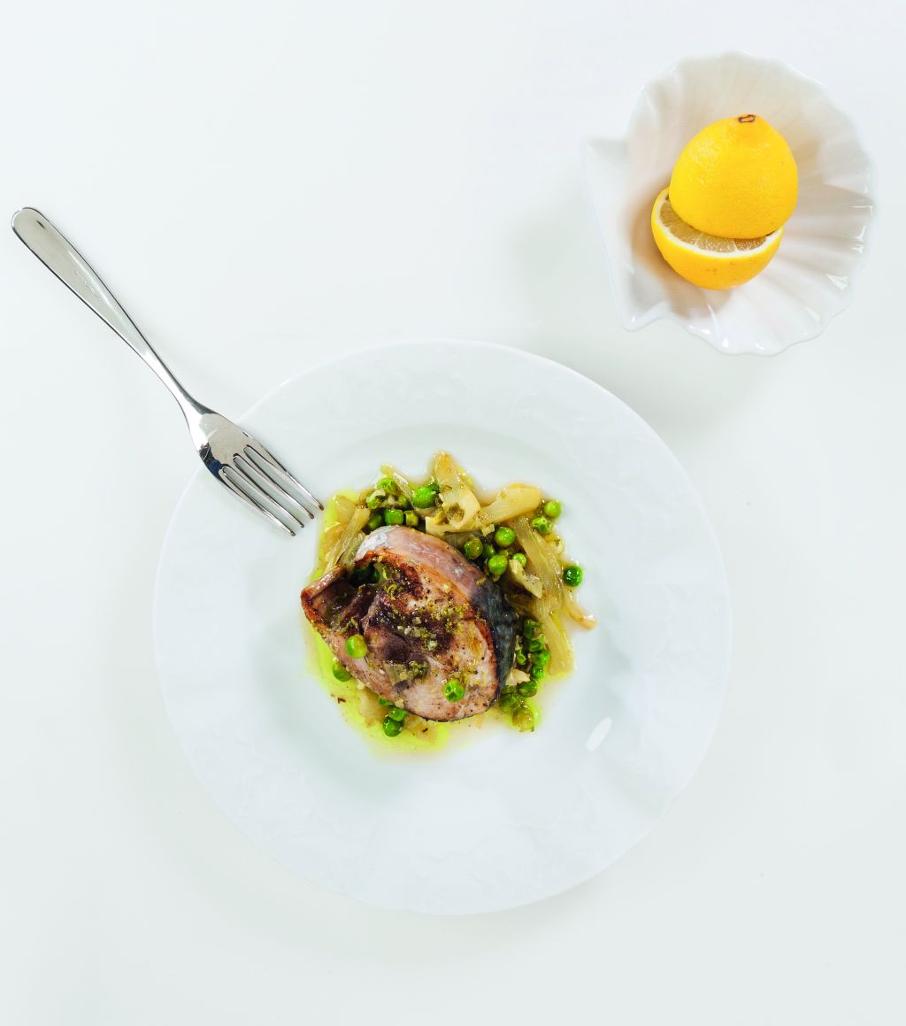 Τόνος με αρακά, λεμόνι και μάραθο 