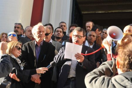 Απολογείται για την υπόθεση των συμβασιούχων ο δήμαρχος Πάτρας