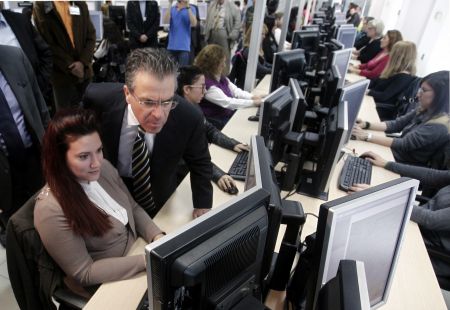 Ψηφιοποιούνται έως τον Οκτώβριο του 2015 οι ληξιαρχικές πράξεις