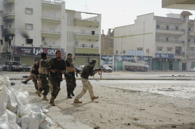 Ρωγμές στο εσωτερικό του σουνιτικού τόξου