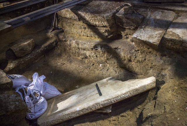 Amphipolis tomb: Archeologists uncover artificial ditch and marble door