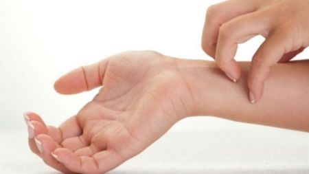 Πώς το ξύσιμο φέρνει περισσότερη φαγούρα