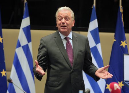 Δήλωση Αβραμόπουλου με έμφαση στην εθνική συνεννόηση