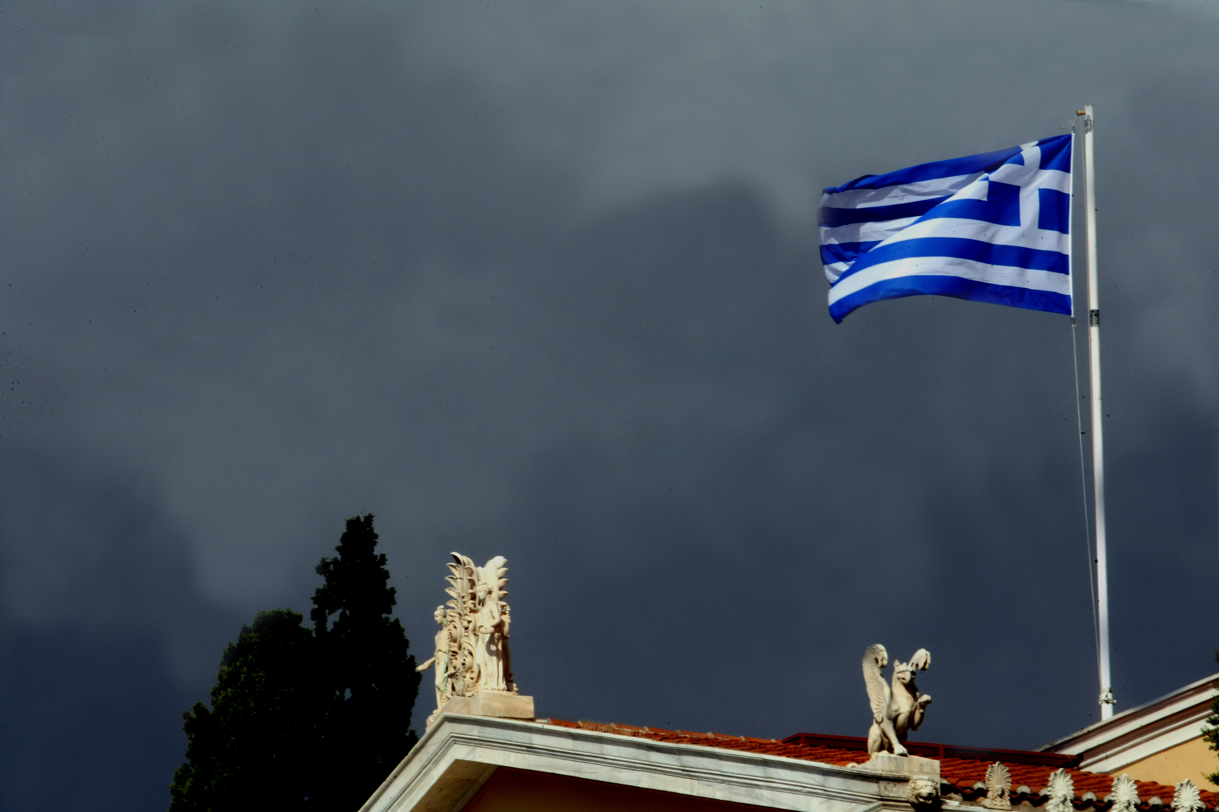 Bloomberg: Η τρόικα πρέπει να δώσει στην Ελλάδα μία ευκαιρία