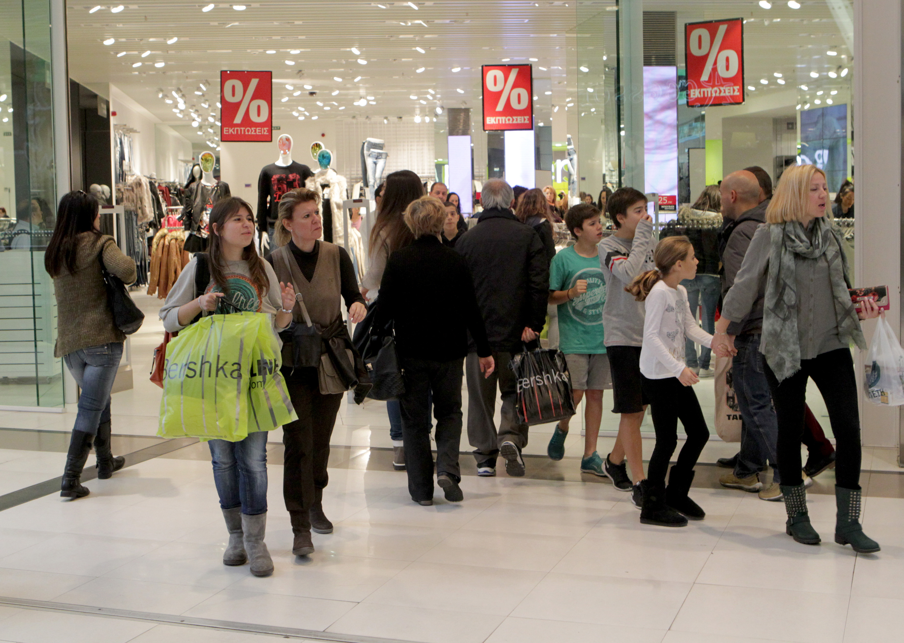 Ευχαριστημένοι οι έμποροι από την αγοραστική κίνηση στα καταστήματα