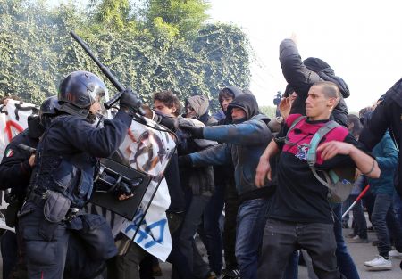 Ιταλία: Συγκρούσεις αστυνομίας-διαδηλωτών σε πορεία κατά Ρέντσι