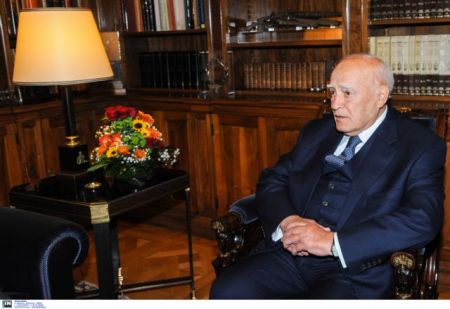 Ασκήσεις συναίνεσης με φόντο τον Πρόεδρο