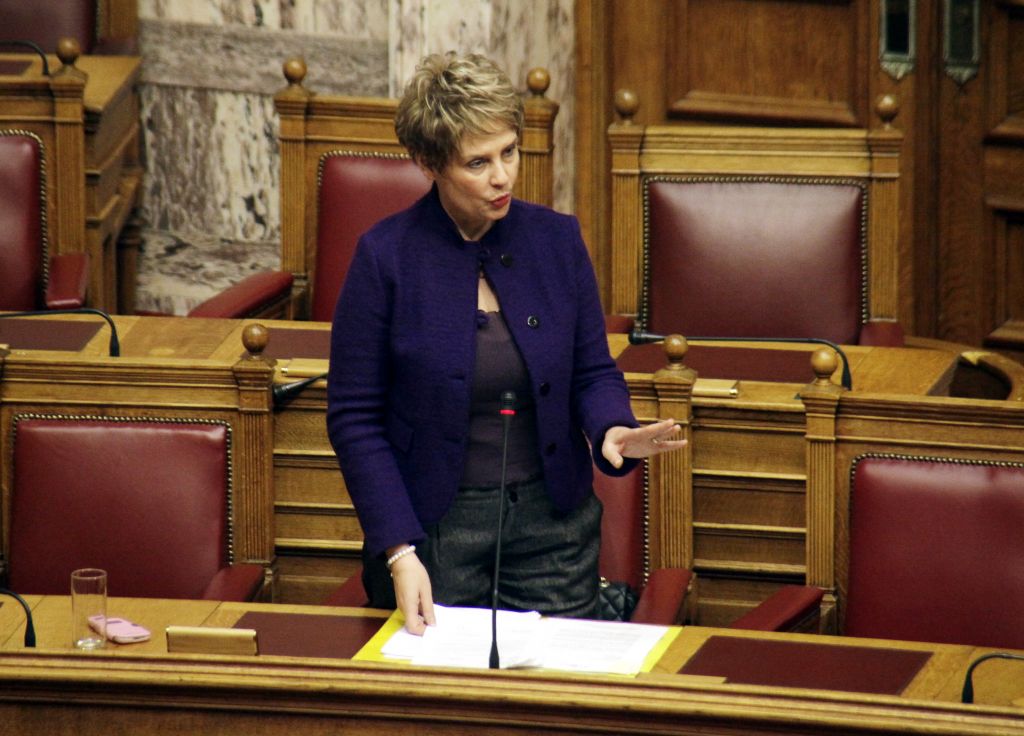 Πινγκ-πονγκ η λειτουργία του σχολείου «18 Ανω»