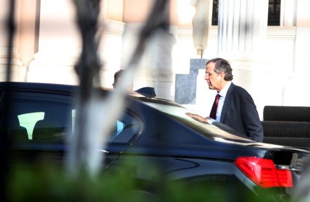 Πυρετός διαβουλεύσεων μετά την απάντηση της τρόικας – Νέο e-mail ετοιμάζει το υπουργείο Οικονομικών