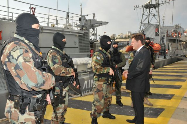 Παραλαβή οχημάτων με θερμικές κάμερες από το Λιμενικό