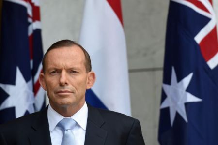 Αμποτ: «Προσευχόμαστε για την Ελλάδα»