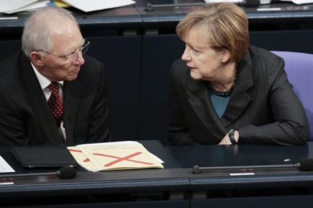 Η Μέρκελ πουλάει μερίδια των Deutsche Telekom-Deutsche Post