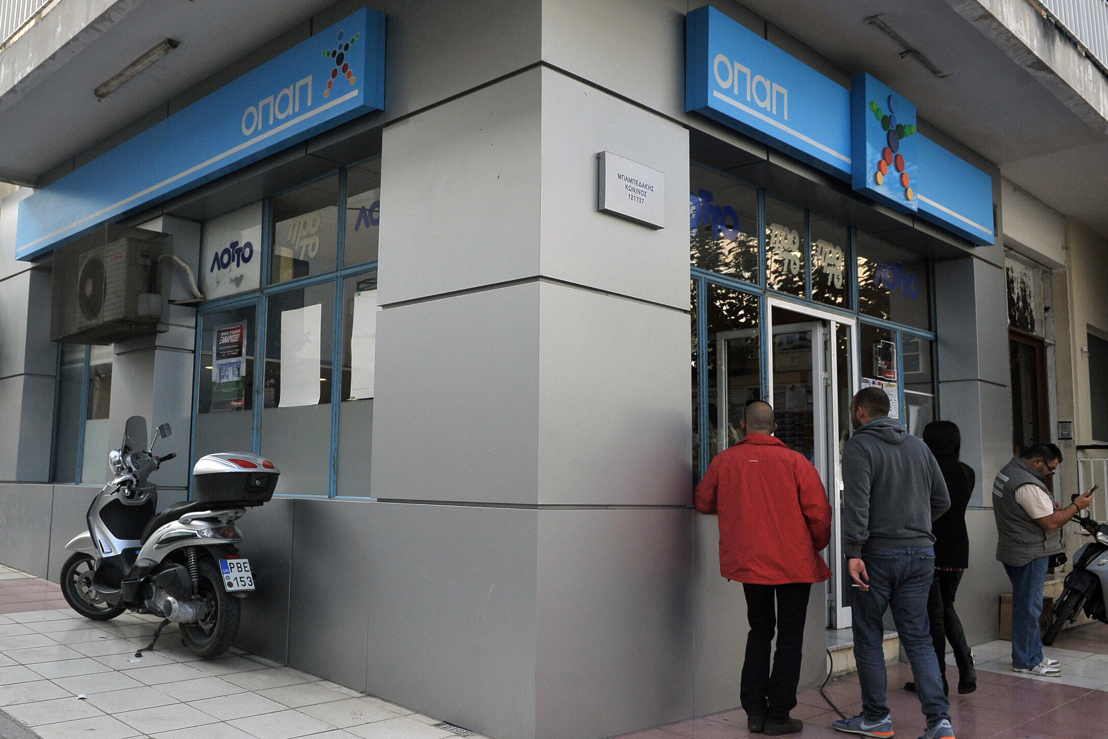 Σκληρή επίθεση πρακτόρων ΟΠΑΠ κατά των 24 του διαδικτύου