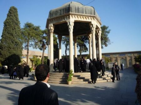 Υμνώντας την αγάπη και το κρασί στο Ιράν