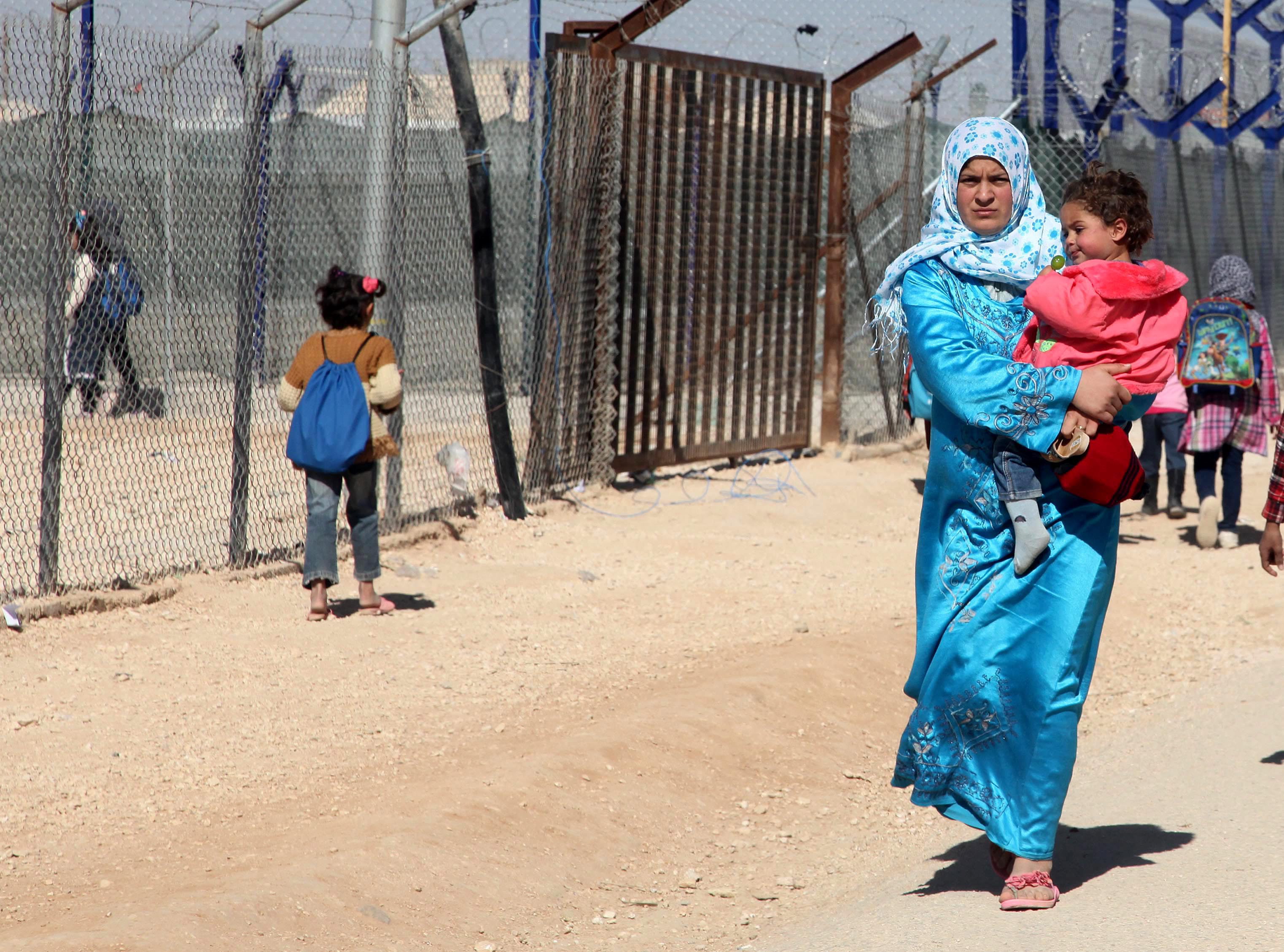 Οι γειτονικές χώρες «κλείνουν την πόρτα» στους σύρους πρόσφυγες